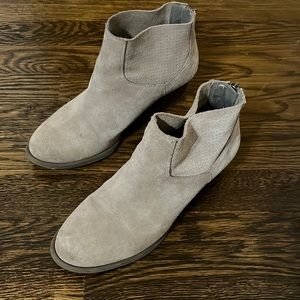 Tan suede Jessica Simpson booties size 8